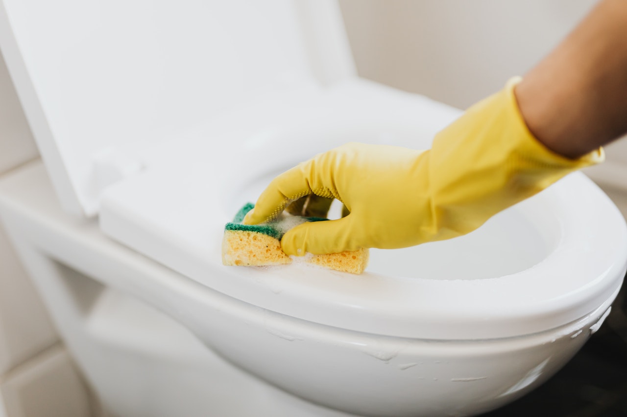 4 tips om de wc te ontstoppen